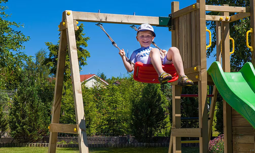Spielturm für Kinder aus autoklaviertem Holz Funny 3 mit Schaukel 1 Sitz und Sandkasten Fungoo – Bild 2