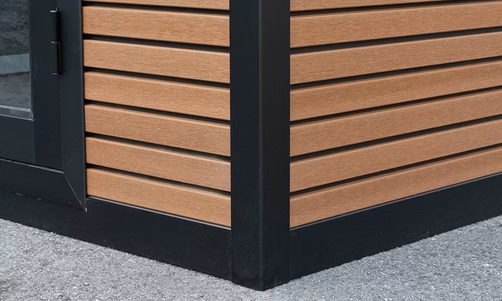 Verbundwerkstoff-Gartenhaus Romans mit reversiblem Anbau – Teak – 6.235×2.23m, 13,90m² – Bild 4